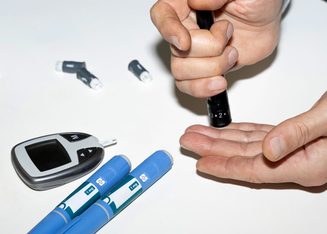 Blood sugar meter with test strips